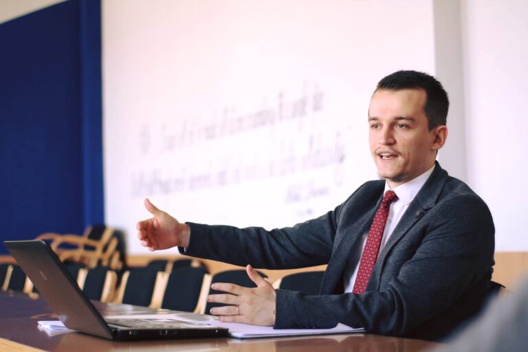 Cakolli: Seanca e sotme ishte thjesht një episod tjetër i absurditetit parlamentar