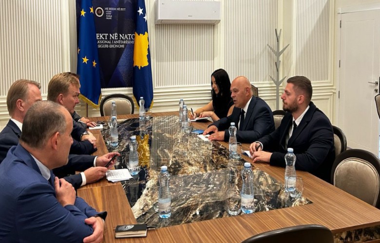 Sorensen u takua me Gjinin, diskutuan për situatën politike në vend.