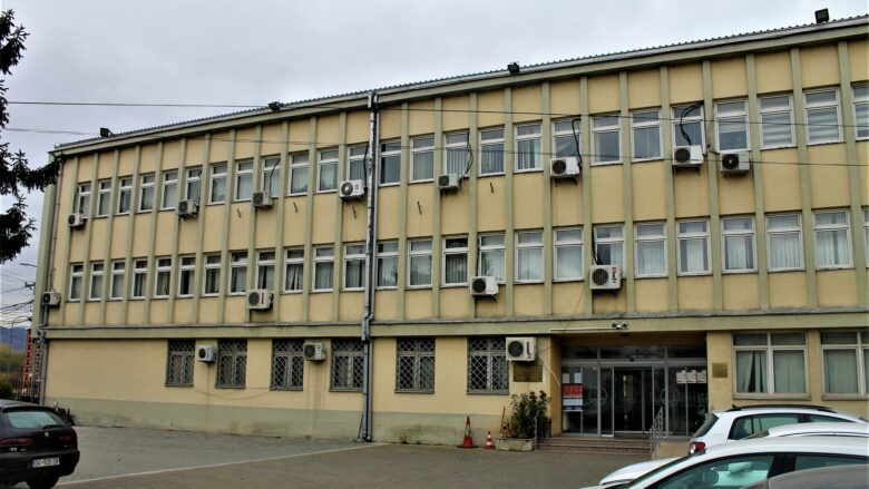 Një muaj paraburgim të dyshuarit për vrasjen me thikë në Prizren.