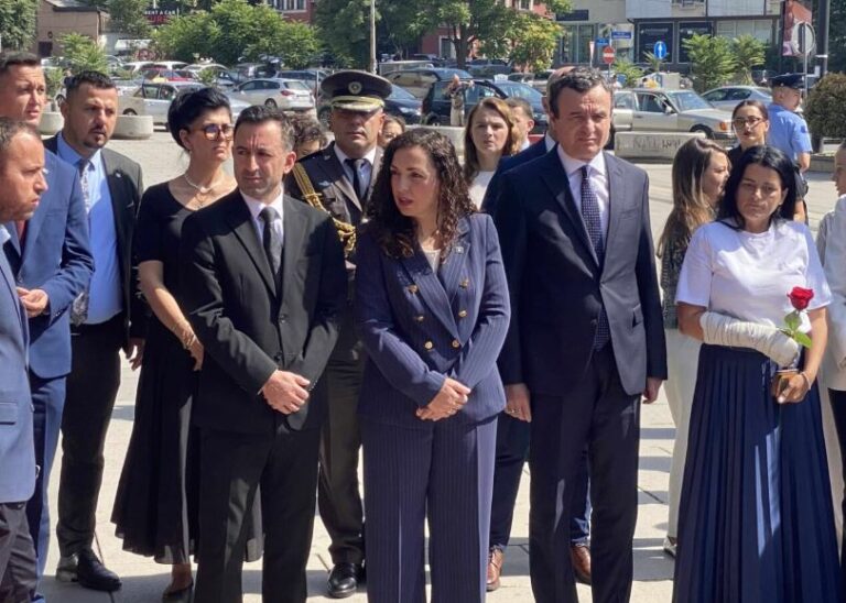 Krerët e Kosovës bënë homazhe te Monumenti i Personave të Zhdukur