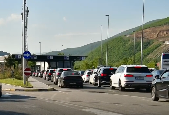 40 minuta pritje në kufi për të dal nga Kosova