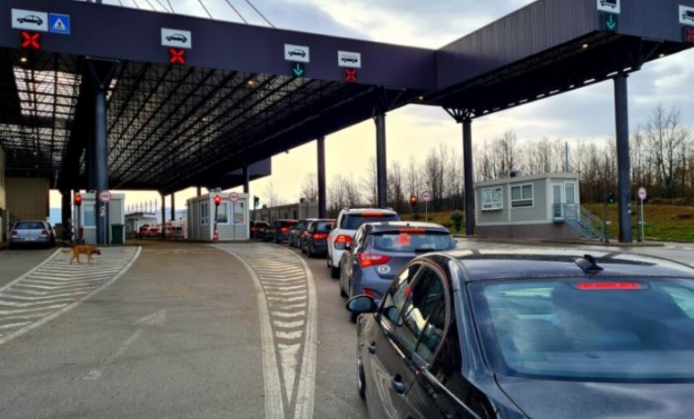 Pritjet në pikat kufitare të Kosovës, deri në 30 minuta