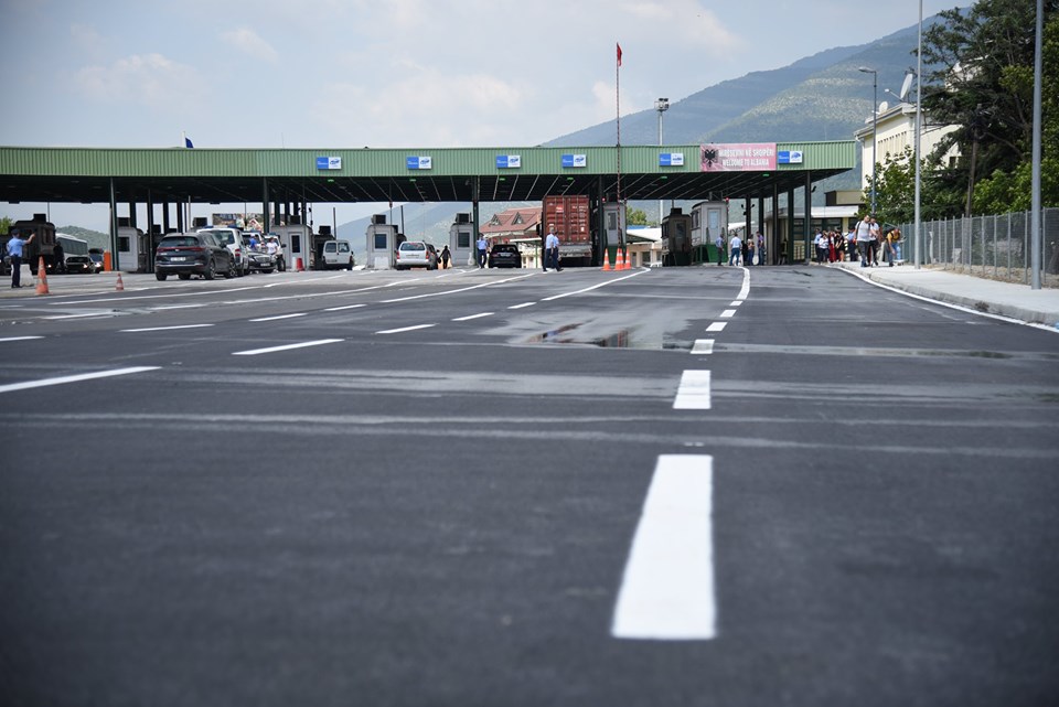 Kolona dhe pritje në disa pika kufitare – më së gjati te Dheu i Bardhë dhe Merdarë