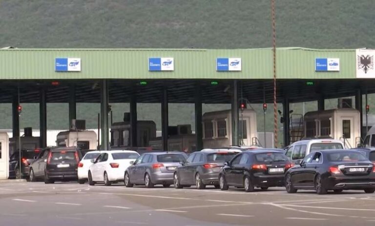 Deri 10 minuta pritje për të hyrë në Kosovë në pikat kufitare