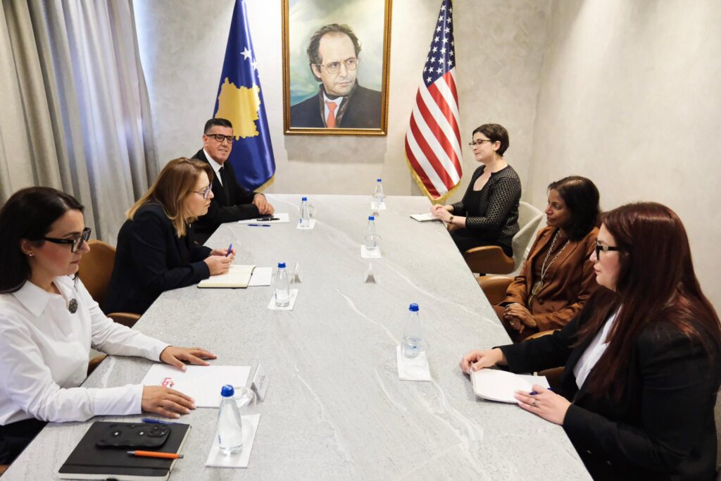 E Ngarkuara me Punë e Ambasadës së SHBA-së në LDK