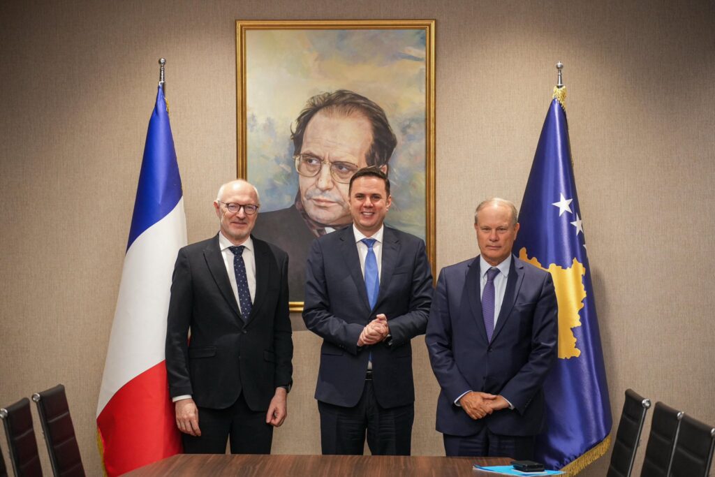 Abdixhiku takon zyrtarët francez