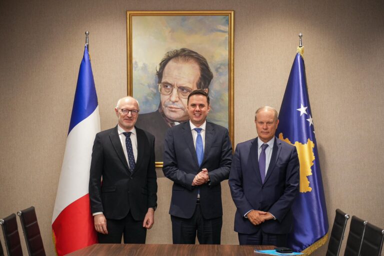 Abdixhiku takon zyrtarët francez