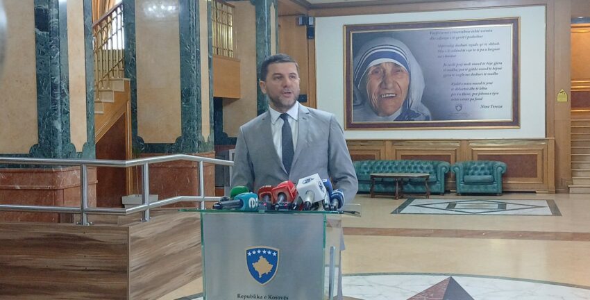 Krasniqi: LVV po angazhohet më shumë për Rashiqin se për Bashën e Haxhiun