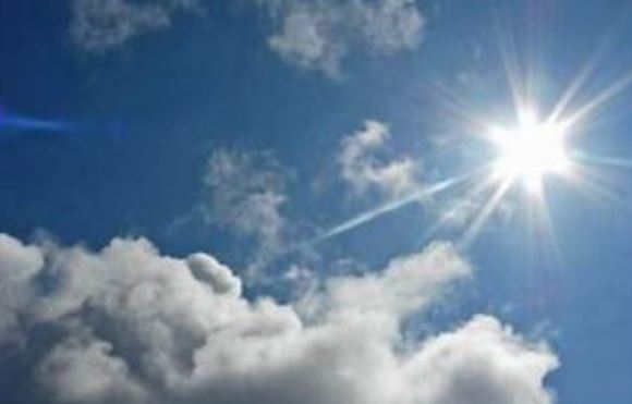 Mot me diell dhe vranësira të pakta