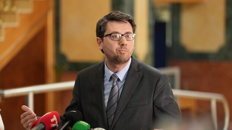 Jemi të gatshëm ta zgjedhim Qeverinë edhe pa nënkryetarin serb – thotë Murati pas seancës