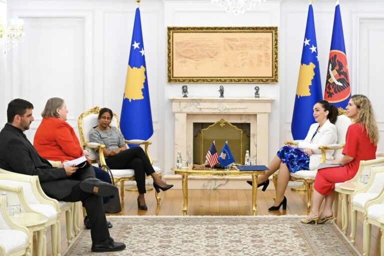 Presidentja Osmani priti në takim të ngarkuarën me punë të SHBA-ve, Anu Prattipati