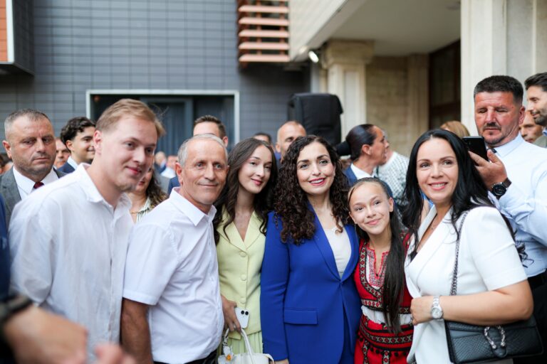 Vjosa Osmani: Dyert e Presidencës gjithmonë do të jenë të hapura për mërgatën tonë.