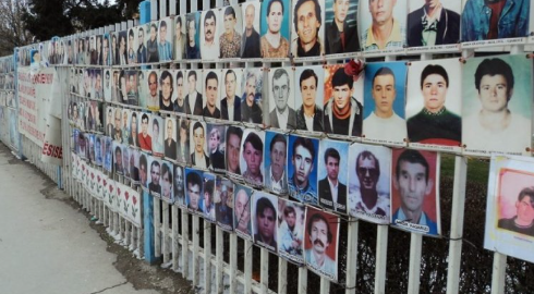 Hoti: Në 7 lokacione janë gjetur mbetje mortore