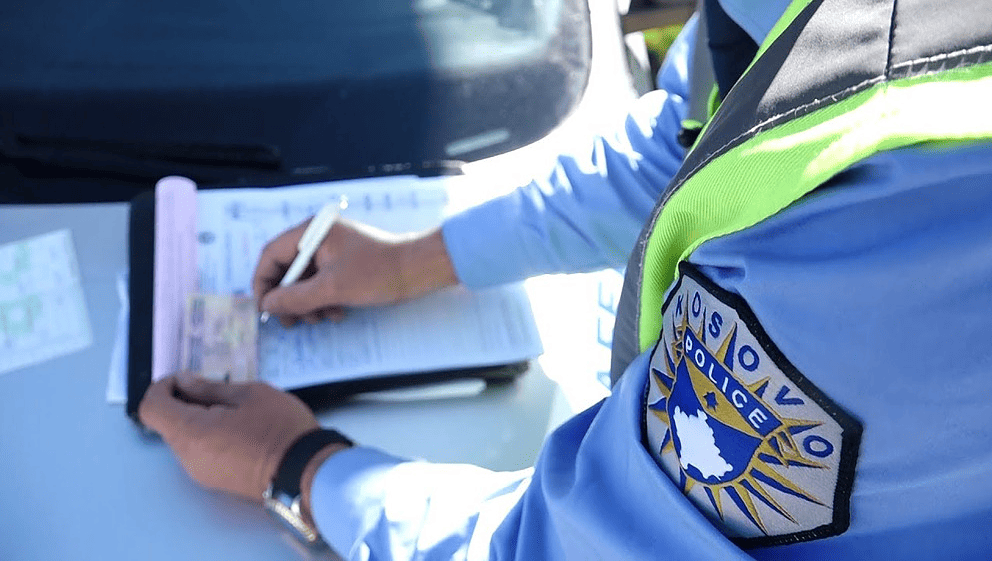 Policia e Kosovës shqipton 2.498 tiketa trafiku në 24 orët e fundit