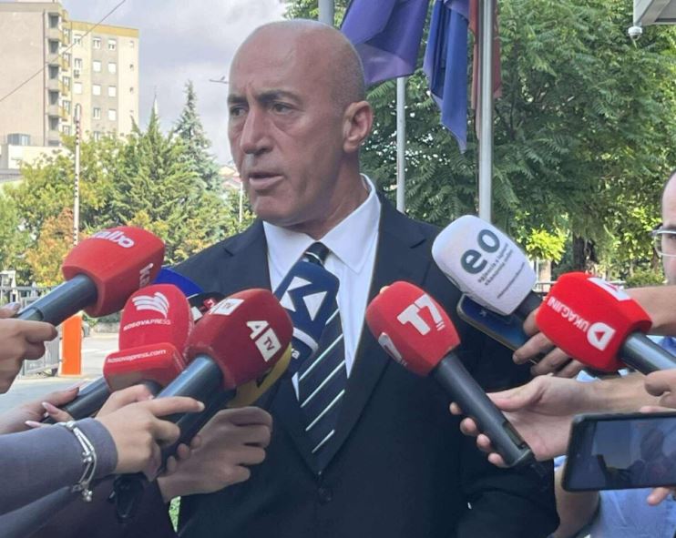  Haradinaj kërkon konsultime para nisjes së seancës