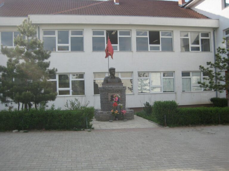 Jasharaj: Shpresoj që të gjithë nxënësit të furnizohën me kohë me mjete shkollore