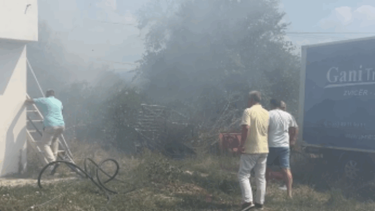 Në fshatin Shirokë të Suharekës shpërthen zjarri