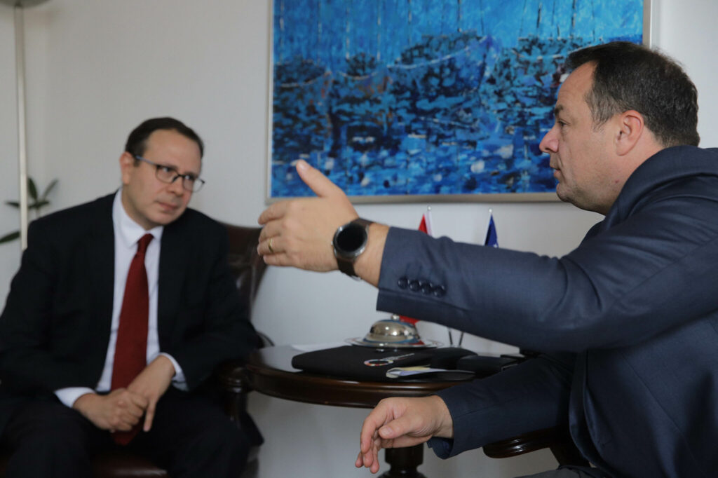 Ambasadori turk: Tregtia dypalëshe afrohet në 1 miliard euro