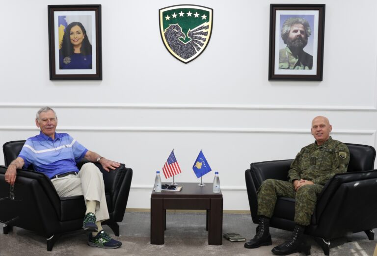 Komandanti i Forcës së Sigurisë së Kosovës, Gjenerallejtënant Bashkim Jashari priti në takim ekipin e International Security Governance nga Shtetet e Bashkuara të Amerikës