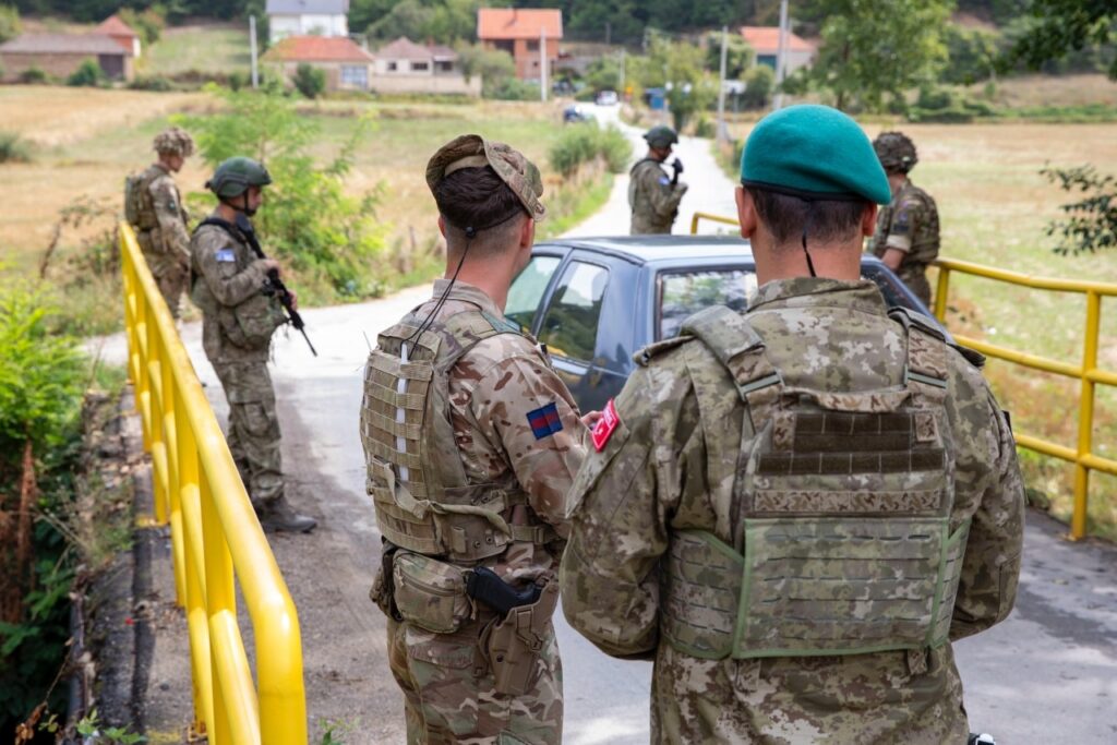 Ushtarët turq e skocez të KFOR-it me patrullime të përbashkëta