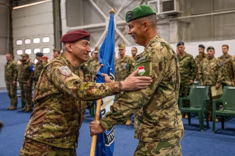 Nënkolonel Attila Nagy ia dorëzoi përgjegjësitë e tij nënkolonelit Gergely Herczog