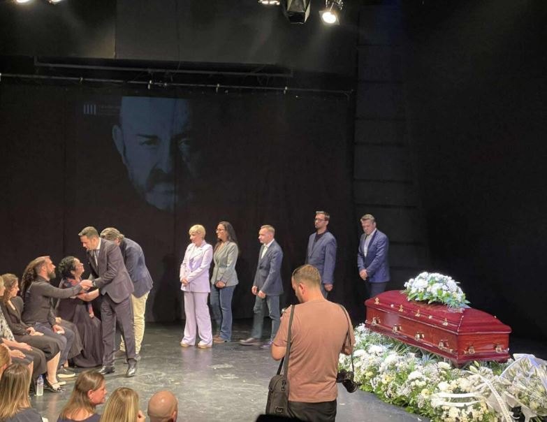 Abdixhiku e quajti “Ikonë të vërtetë të artit dhe kulturës së Kosovës”