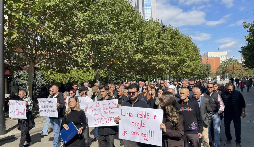 “Liri për Arbnorin”, në Prishtinë protestohet për ish-policin që po mbahet në burgun e Serbisë