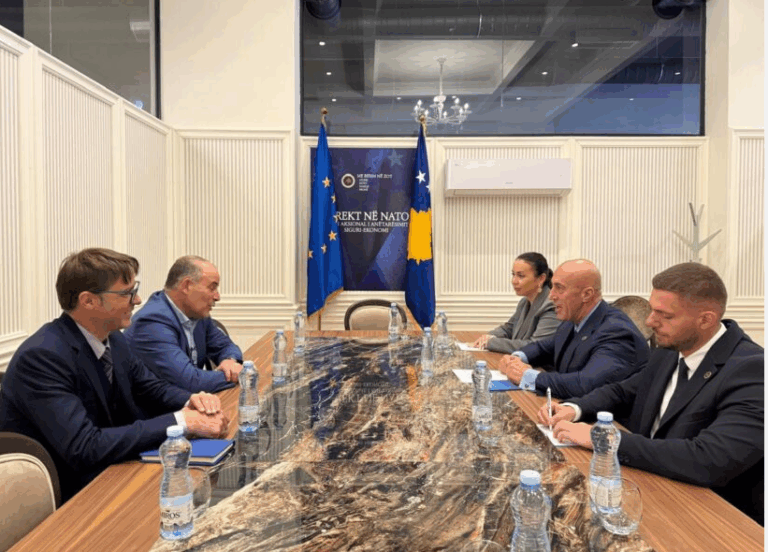 Haradinaj takohet me këshilltarin e BE-së: Të gatshëm të kontribuojmë për tejkalimin e bllokadës