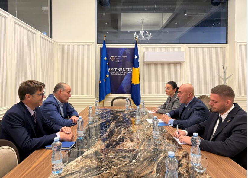 Haradinaj takohet me këshilltarin e BE-së: Të gatshëm të kontribuojmë për tejkalimin e bllokadës