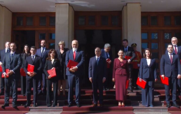 Rama dhe ministrat e rinj betohen te Presidenti Begaj – nis mandati i qeverisë së re