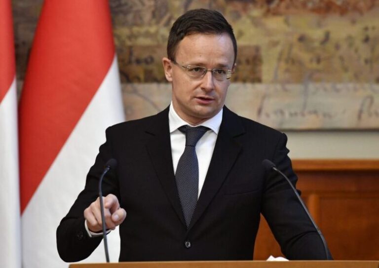 Hungaria i përgjigjet Trump: Ne nuk do të ndalojmë së bleri naftën ruse