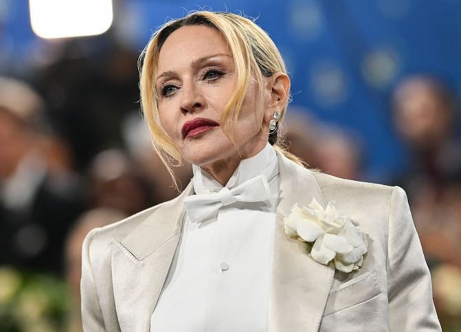 Madonna kthehet te ‘Warner Records’