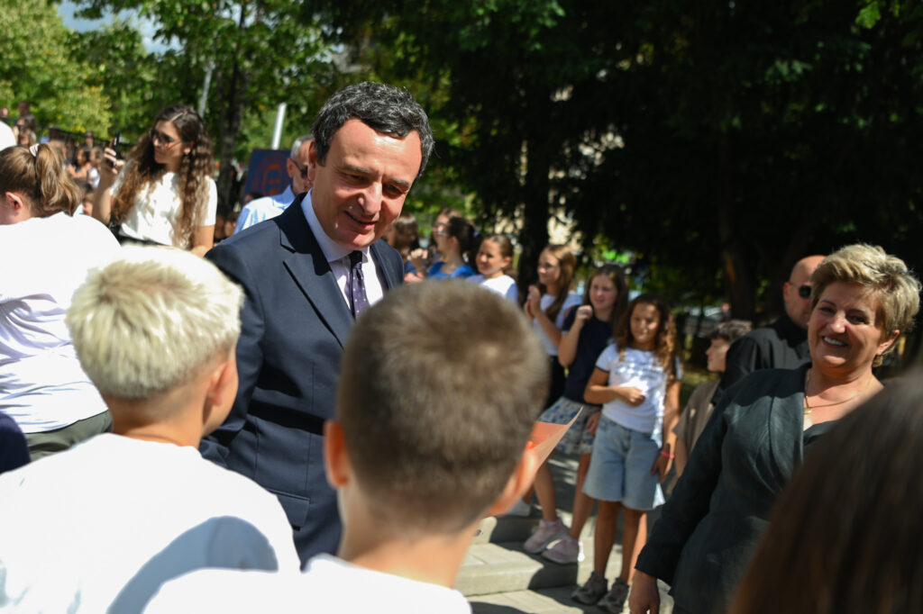 Kryeministri Kurti uron nxënësit me rastin e fillimit të vitit te ri shkollor