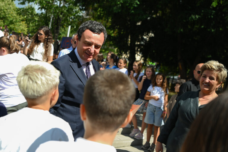 Kryeministri Kurti uron nxënësit me rastin e fillimit të vitit te ri shkollor
