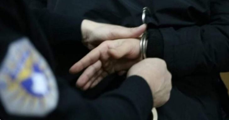 Arrestohen pesë persona për armëmbajtje pa leje