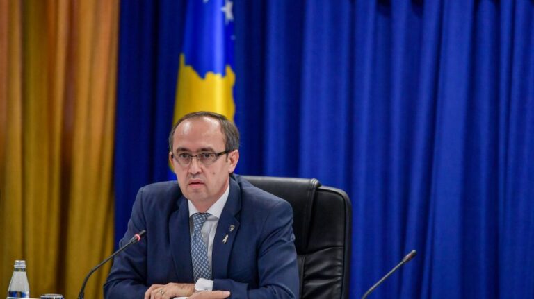 Hoti: Qeveria dhe Kuvendi po funksionojnë në mënyrë jokushtetuese