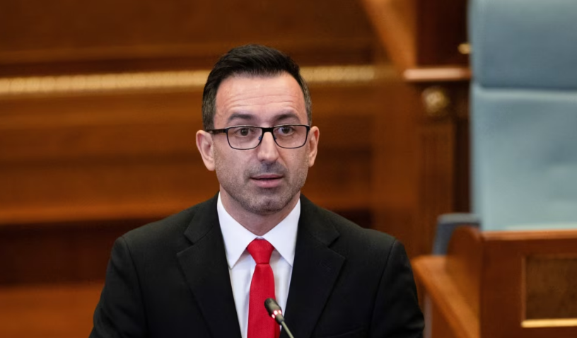 Kushtetuesja komunikon me zv. Sekretarin e Përgjithshëm dhe jo kryeparlamentarin Basha