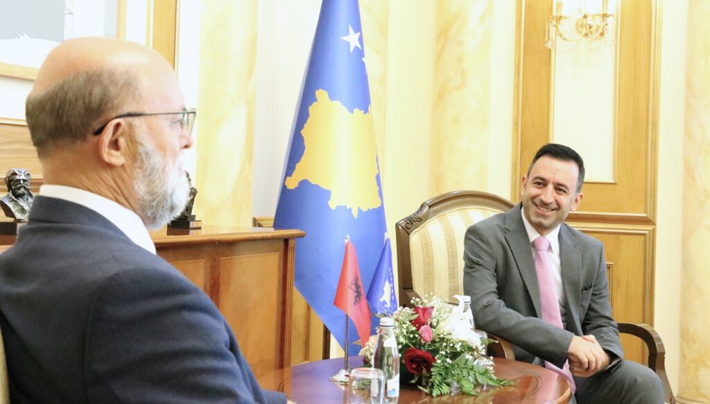 Kryetari Basha priti në takim ambasadorin e Shqipërisë, Petrit Malaj