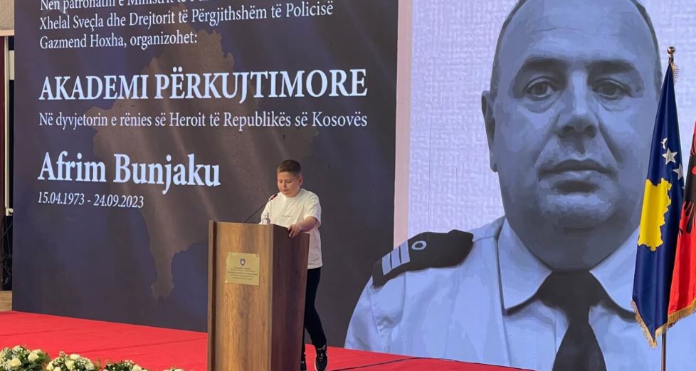 Një fjalim e mbajti djali i vogël i Afrim Bunjakut, Fatlumi