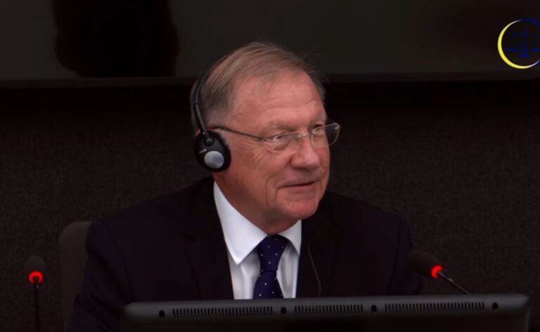 Vazhdon dëshminë ish-këshilltari i NATO-s Duncan