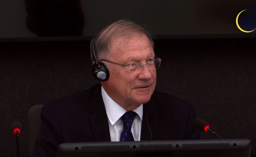 Vazhdon dëshminë ish-këshilltari i NATO-s Duncan