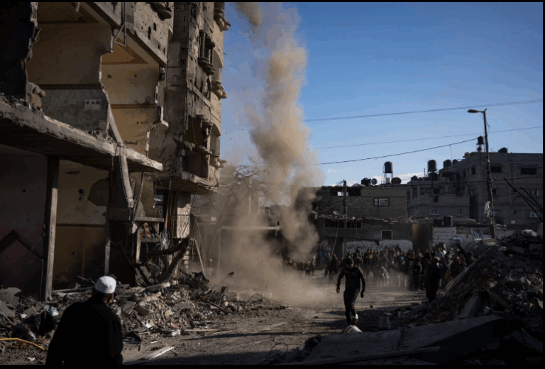 Izraeli u kërkon palestinezëve të largohen nga Gaza