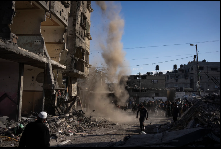 Izraeli u kërkon palestinezëve të largohen nga Gaza