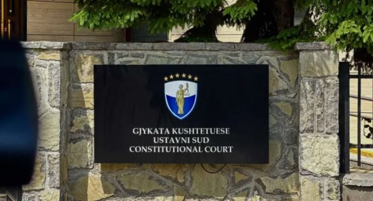Kushtetuesja publikon vendimin: Seanca konstituive nuk ka përfunduar