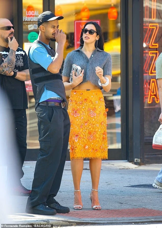 Dua Lipa rrëmben vëmendjen me paraqitjen e saj në Nju Jork