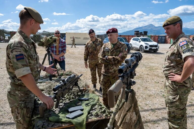 Barduani shkon në Bondsteel, viziton një ekspozitë armësh