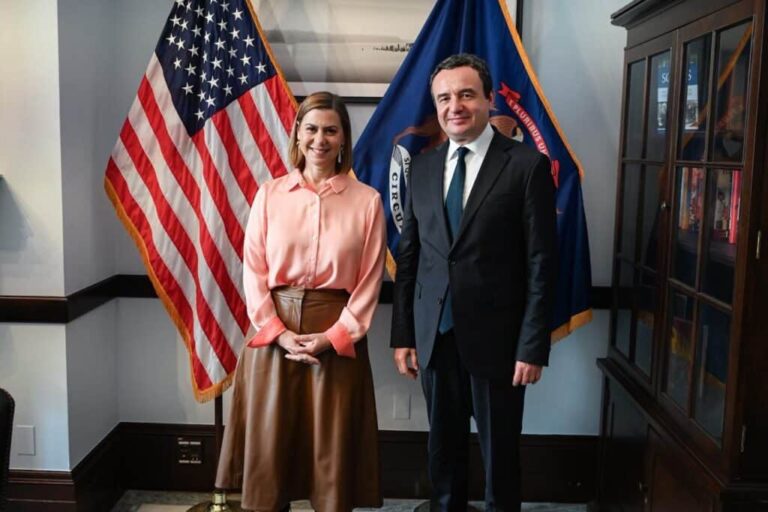 Kryeministri Kurti takoi senatoren amerikane Elissa Slotkin