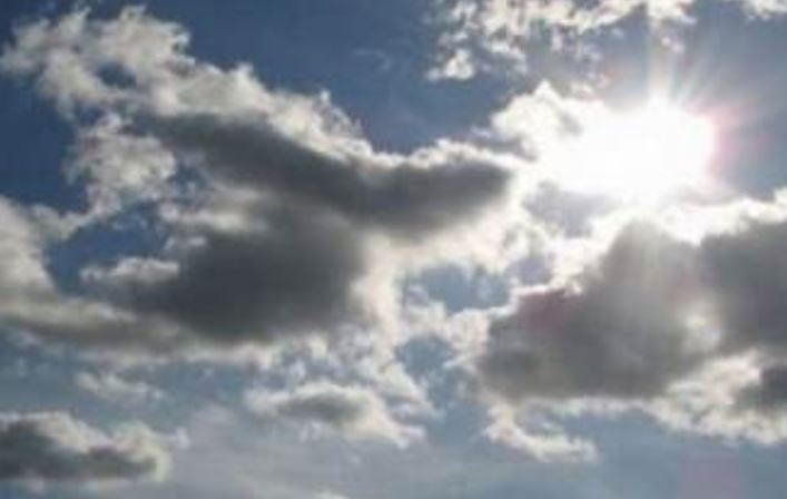 Mot me diell me diell dhe vranësira të shpërndara