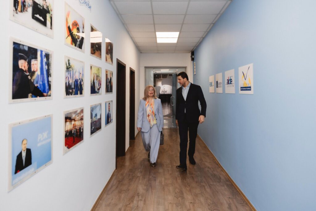 Krasniqi takon ambasadoren greke, flasin për zhvillimet politike në vend