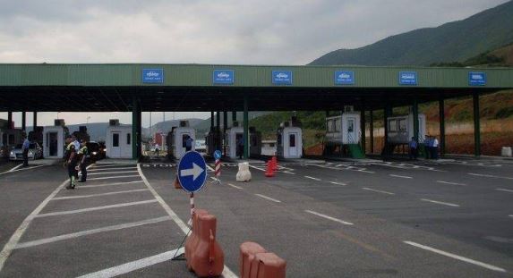 Arrestohen dy persona në Morinë, dyshohen se po tentonin ta trafikonin një 14-vjeçare në Kosovë